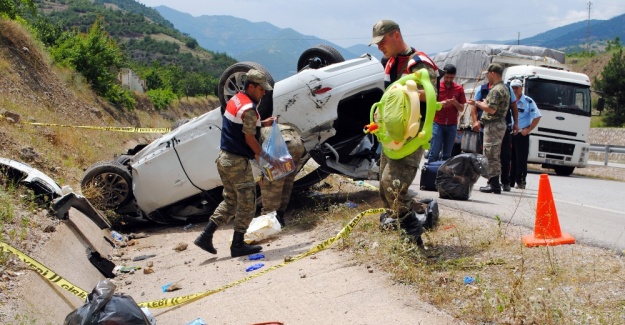 Bayram tatili yolunda kaza: 2 ölü, 3 yaralı