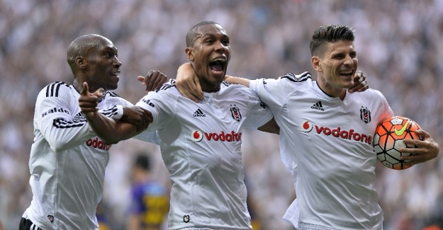 Beşiktaş’ta Gomez ve Atiba krizi