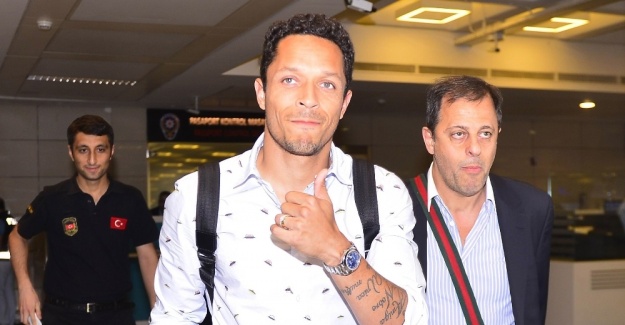 Beşiktaş’tan flaş Adriano açıklaması