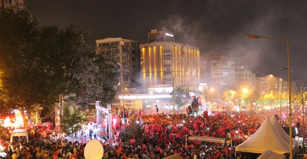 Bursa’da onbinler meydanlardaydı