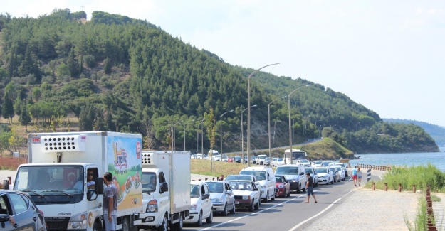 Çanakkale’de feribot kuyruğu devam ediyor