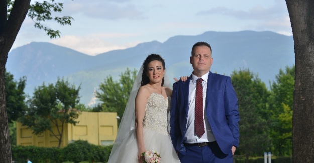 Damat darbeye takıldı, gelin tek başına oynadı