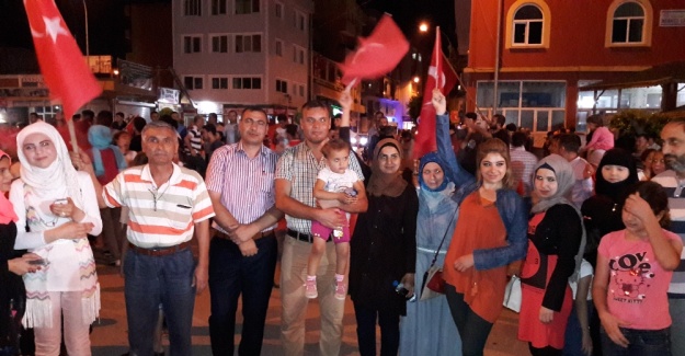 Demokrasi nöbetine Suriyeliler de katıldı