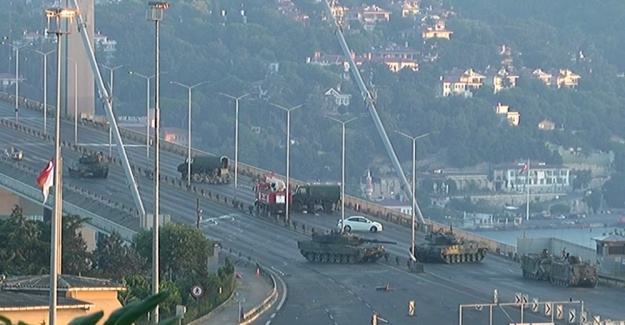 FETÖ’cü askerleri kuşatan polis ’teslim ol’ çağrısı yaptı