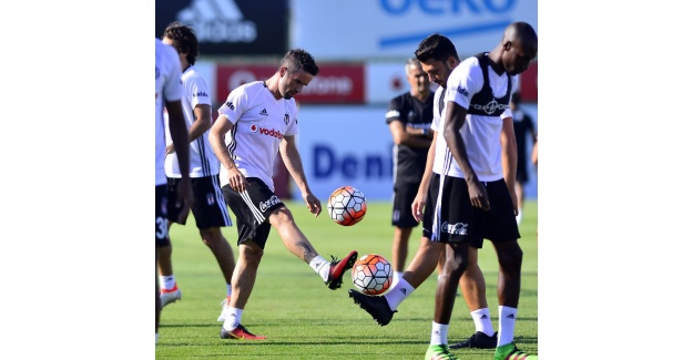 Gökhan Gönül, Beşiktaş’ta ilk antrenmanına çıktı