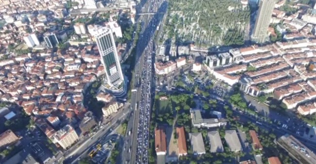 İstanbul trafiği havadan böyle görüntülendi