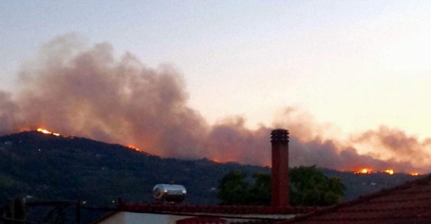 Samos Adası’ndan yükselen alevler Kuşadası’ndan görüldü