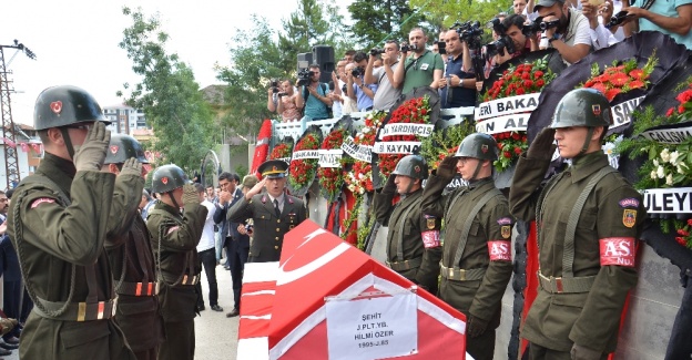 Şehit pilot son yolculuğuna uğurlandı