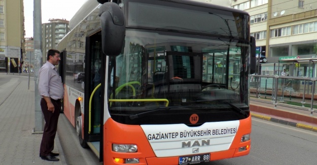 Şoförle tartıştı, otobüsün anahtarını alıp kaçtı