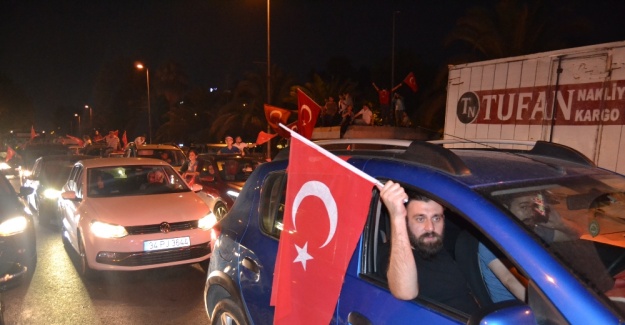 Vatan Caddesi’nde Milli İrade nöbeti