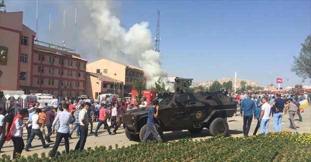 Elazığ'da İl Emniyet Müdürlüğü önünde patlama
