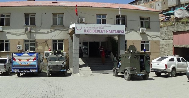 Hakkari'de terör saldırısı: 2 polis yaralı