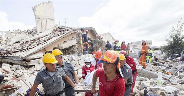 İtalya'daki depremde ölenlerin sayısı 247'ye çıktı