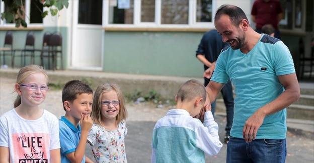 Asırlık 'bayram yeri' geleneğini sürdürüyorlar
