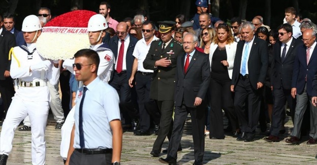 CHP heyeti Anıtkabir'i ziyaret etti
