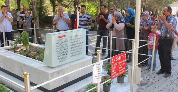 Kahraman Astsubay Ömer Halisdemir'in kabrine ziyaretçi akını
