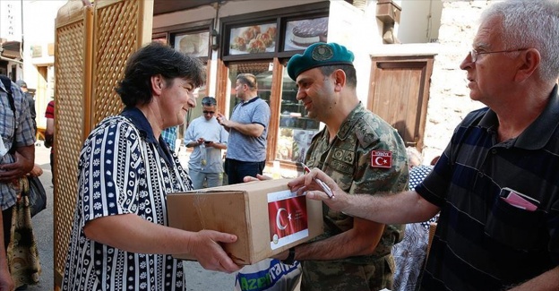 Mehmetçik Saraybosna'da kurban eti dağıttı
