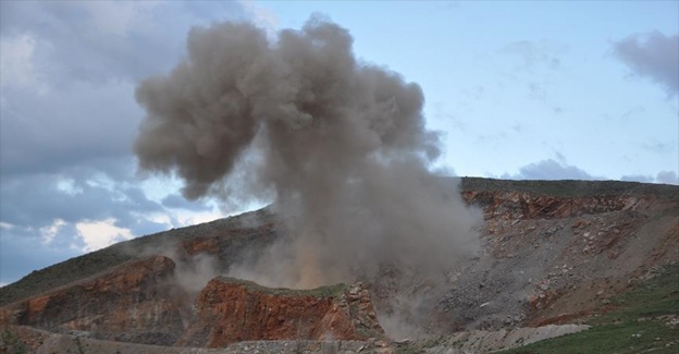 Muş'ta bomba yüklü araç havadan vuruldu