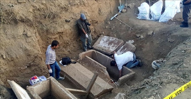 
Çanakkale'de bulunan lahitten altın çıktı
