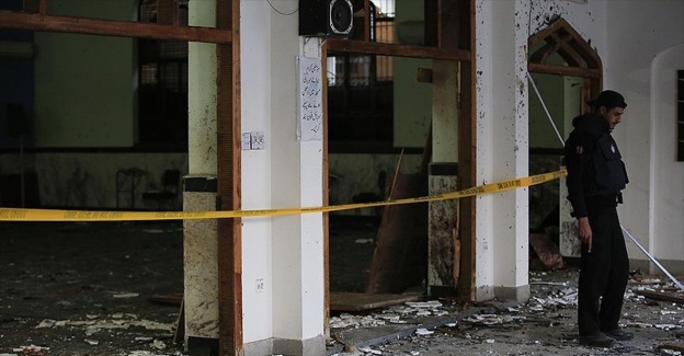 Pakistan'da camiye bombalı saldırı: 16 ölü
