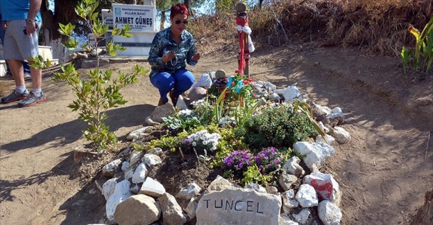 Tuncel Kurtiz mezarı başında anıldı
