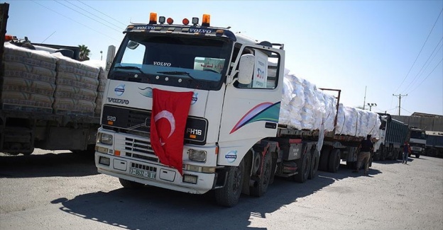 Türkiye'den gönderilen yardımları taşıyan tırlar Gazze'ye ulaştı
