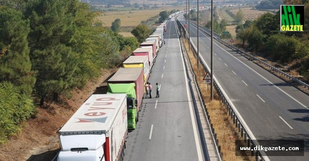 Kapıkule&#039;de 25 kilometrelik TIR kuyruğu