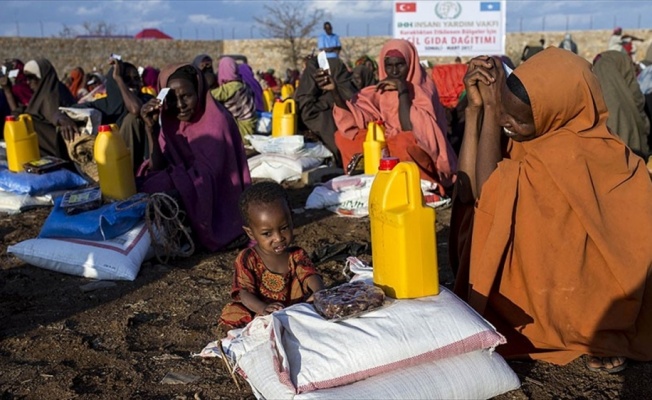 İHH kuraklıkla savaşan Somali halkına su ve gıda yardımında bulundu