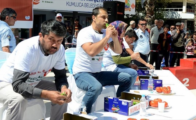 En çok acı biberi yemek için yarıştılar