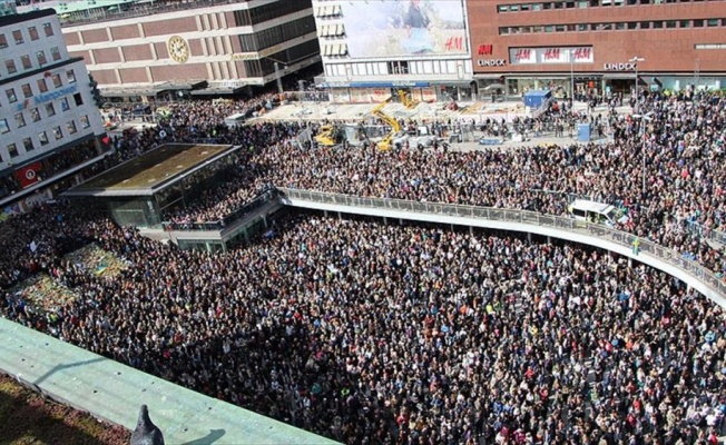 İsveç'teki kamyonlu terör saldırısı protesto edildi