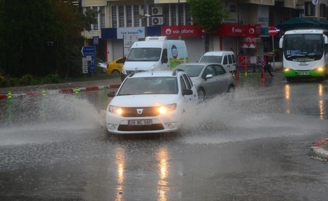 Kırklareli ve Edirne'de sağanak yağış etkili oldu