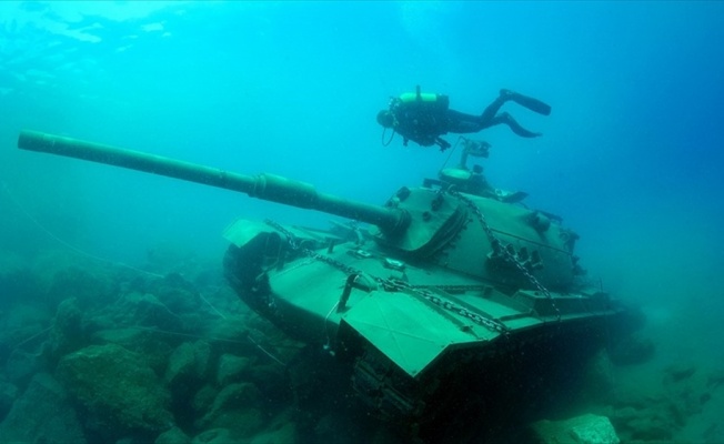 45 tonluk tank Akdeniz'in derinliklerinde