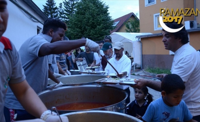 Avusturya’daki Müslümanlardan sığınmacılara iftar