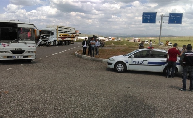 Batman'da zincirleme trafik kazası: 20 yaralı