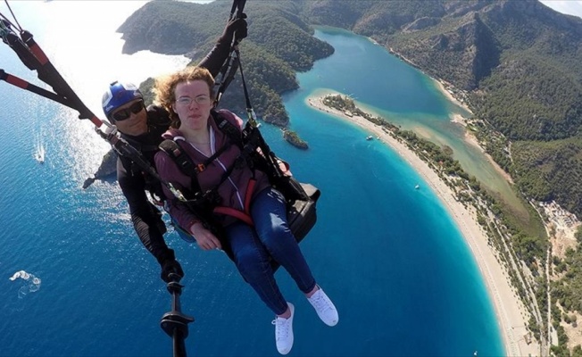 Engelli İngiliz'in yamaç paraşütü hayali gerçekleşti