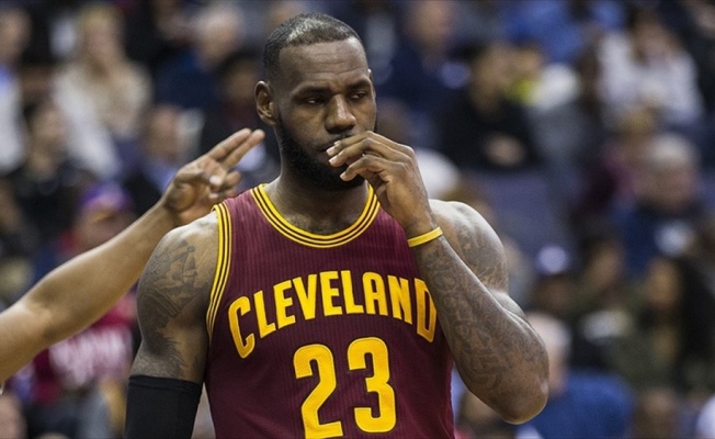 LeBron James'in evine ırkçı saldırı