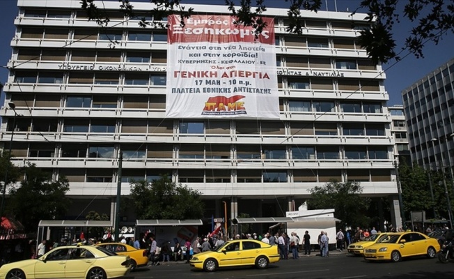 Yunanistan'da göstericiler Maliye Bakanlığını işgal etti