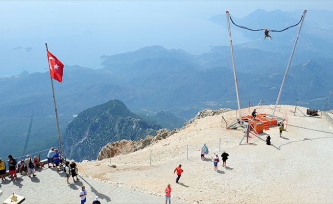 Adrenalinleri 'insan sapanı' ile zirveye çıkıyor