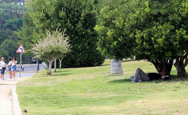 Antalya'da nem bunalttı