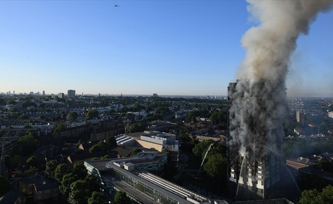 Londra'da 27 katlı binada yangın