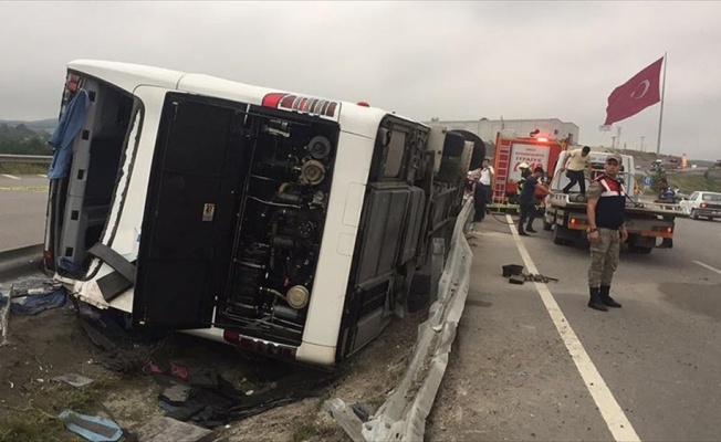 Samsun'da askerleri taşıyan otobüs devrildi: 47 yaralı