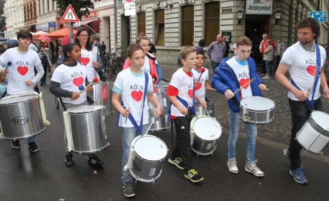 Avrupa'da artan ırkçılığa karşı Köln'de sokak festivali