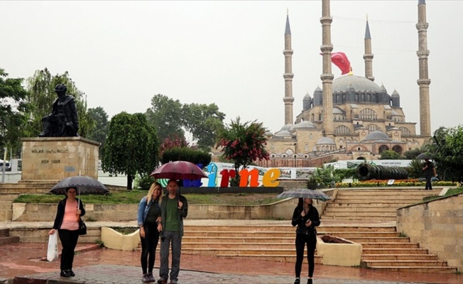 Edirne ve Tekirdağ'da şiddetli sağanak etkili oluyor