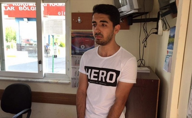 'Hero' yazılı tişörtle duruşmaya gelen sanık yakınına gözaltı