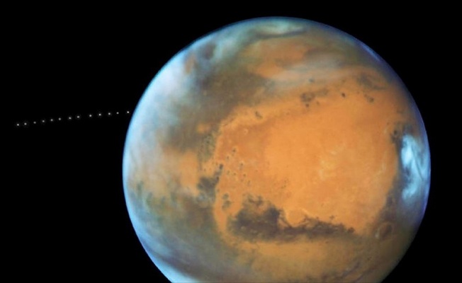 Hubble teleskobu Mars'ın uydusu Phobos'u görüntüledi