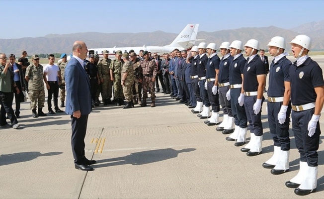 İçişleri Bakanı Soylu Çukurca'da güvenlik yolunu inceledi