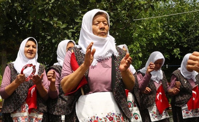 Köylü kadınların türkü aşkı koro kurdurdu