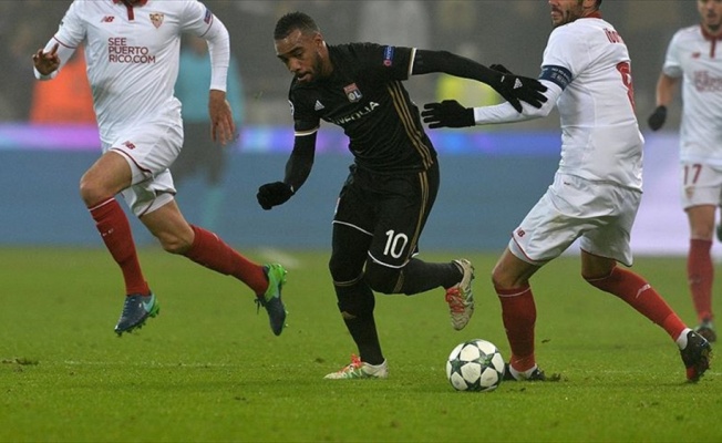 Lacazette rekor bonservis bedeliyle Arsenal'de