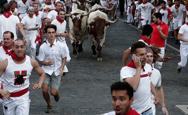 San Fermin Festivali'nde boğalarla ilk koşu yapıldı