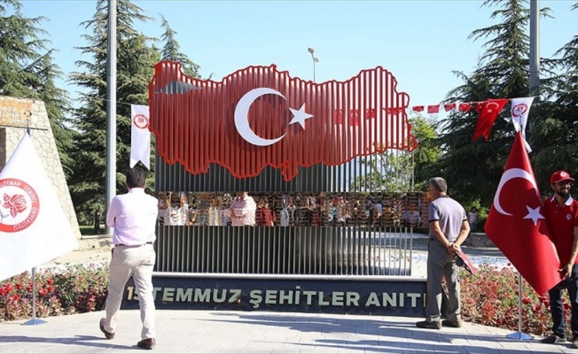 SDÜ'ye 15 Temmuz Şehitler Anıtı